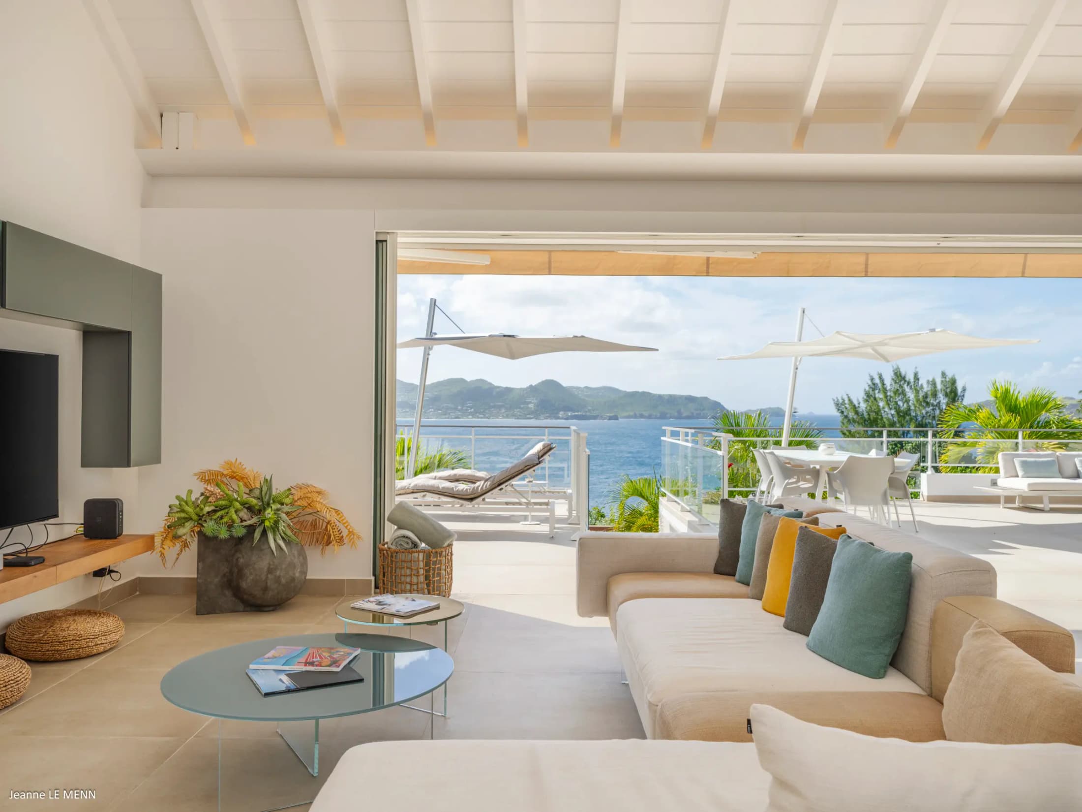 Open-plan living room with panoramic Caribbean sea view — photo 06