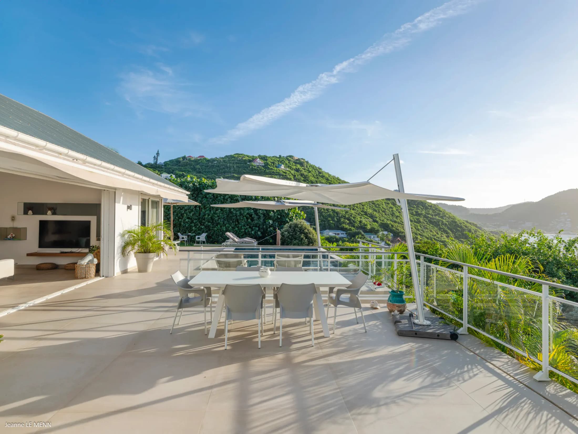Heated private pool and terrace overlooking the ocean — photo 03